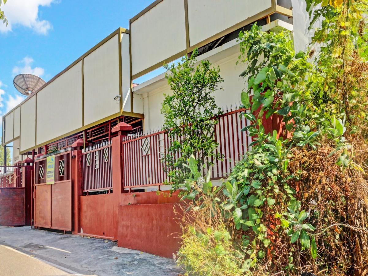 Oyo 91416 Puri 88 Homestay クパン エクステリア 写真
