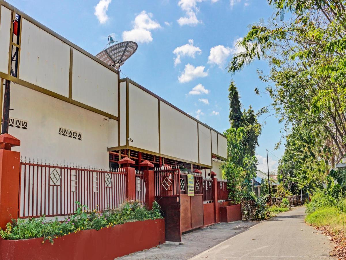 Oyo 91416 Puri 88 Homestay クパン エクステリア 写真