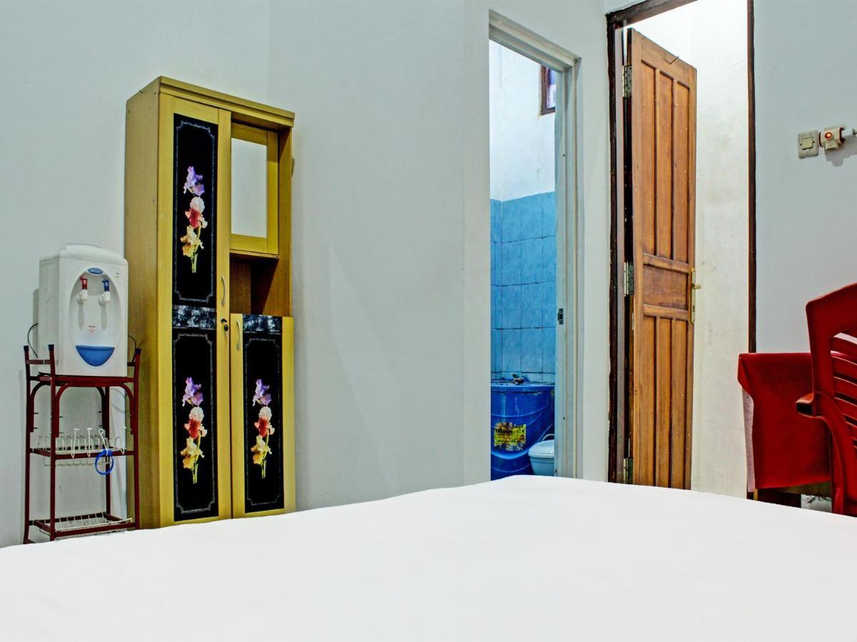Oyo 91416 Puri 88 Homestay クパン エクステリア 写真